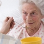 Alimentação e outros cuidados com idosos acamados!